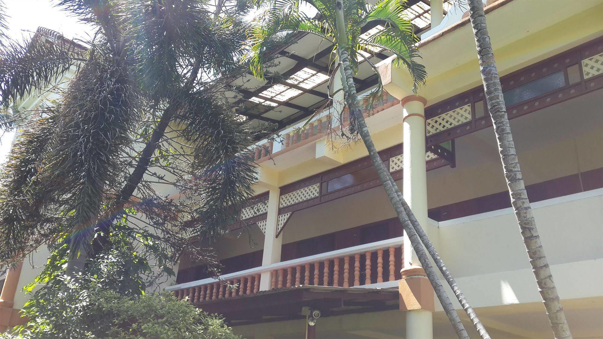 Rattana Guesthouse&Bungalow Pantai Chaweng Luaran gambar