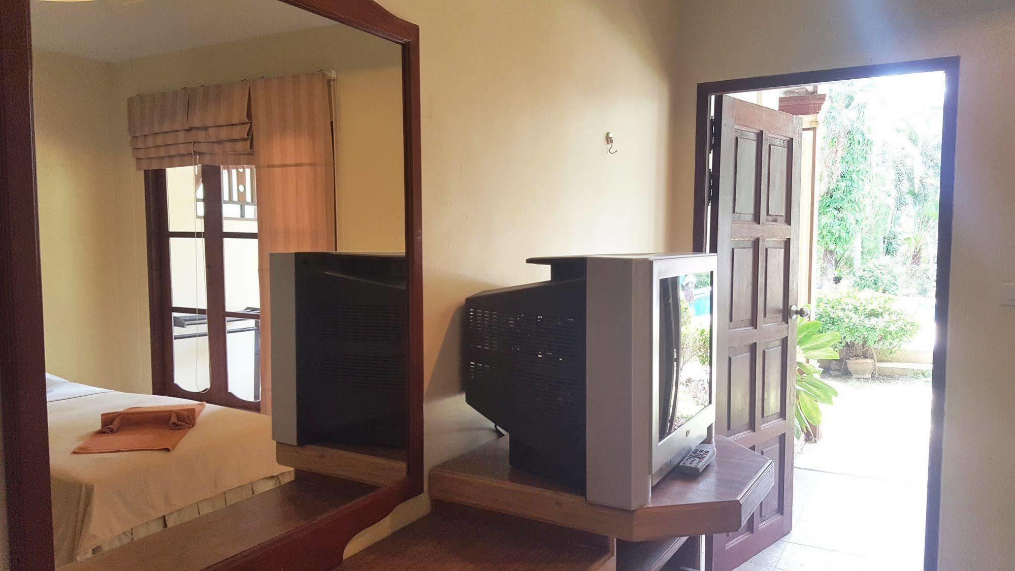 Rattana Guesthouse&Bungalow Pantai Chaweng Luaran gambar