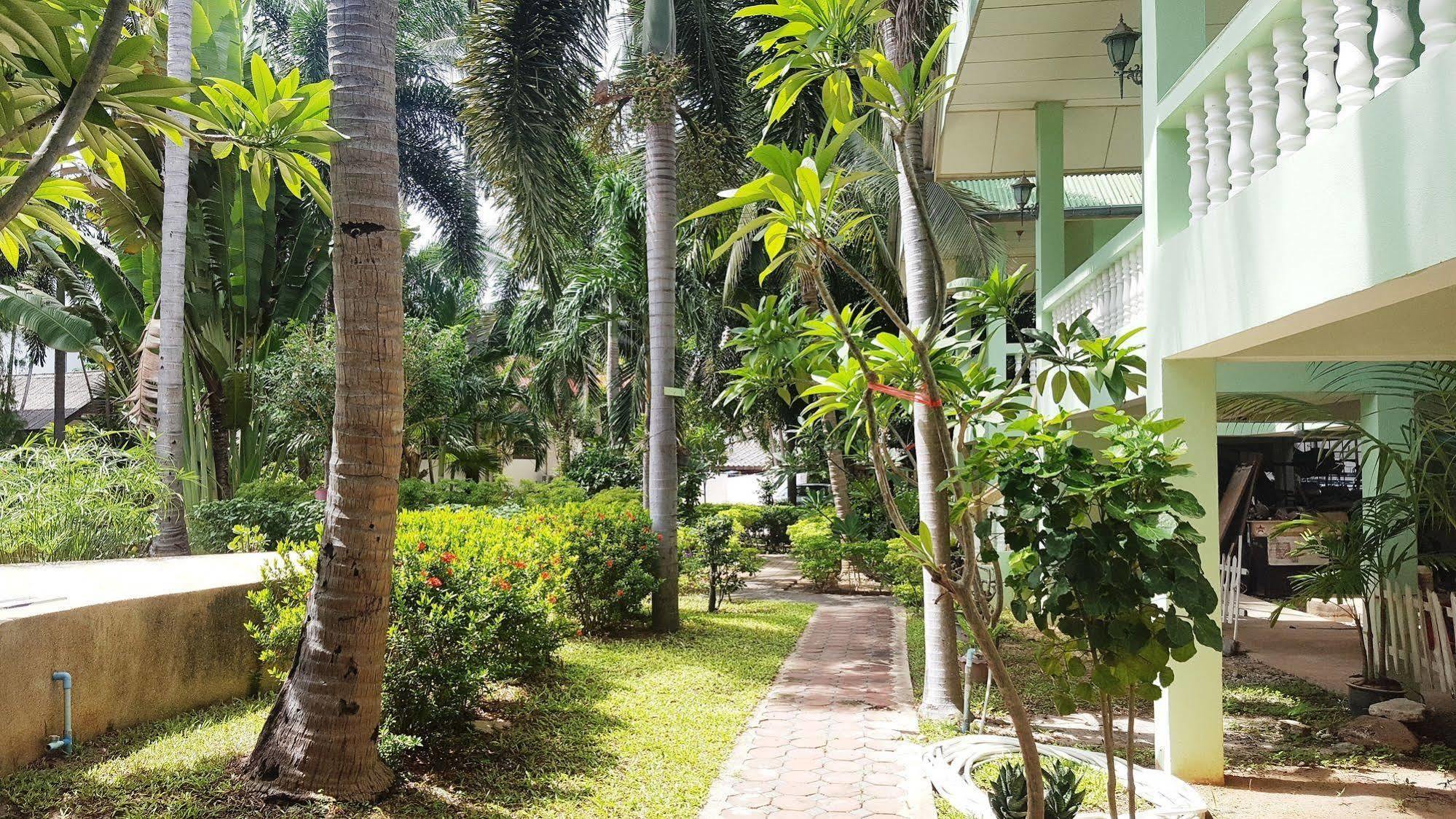 Rattana Guesthouse&Bungalow Pantai Chaweng Luaran gambar