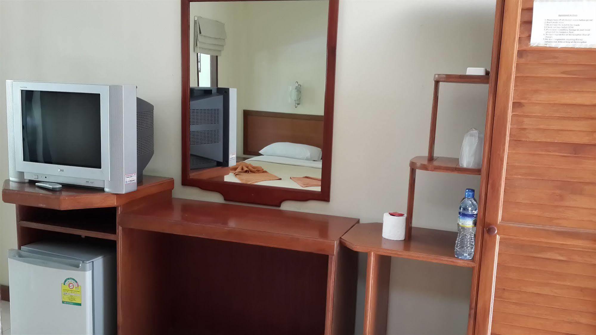 Rattana Guesthouse&Bungalow Pantai Chaweng Luaran gambar