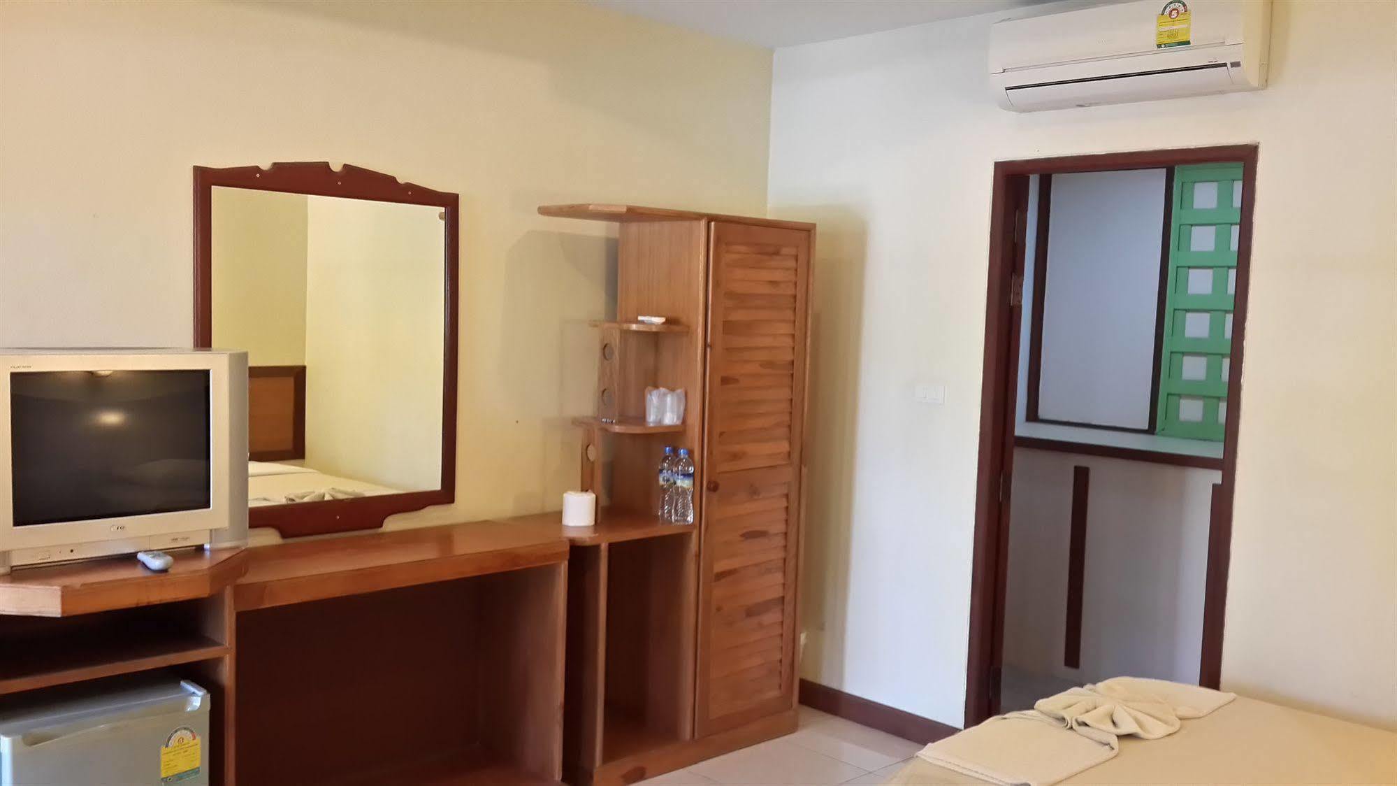 Rattana Guesthouse&Bungalow Pantai Chaweng Luaran gambar
