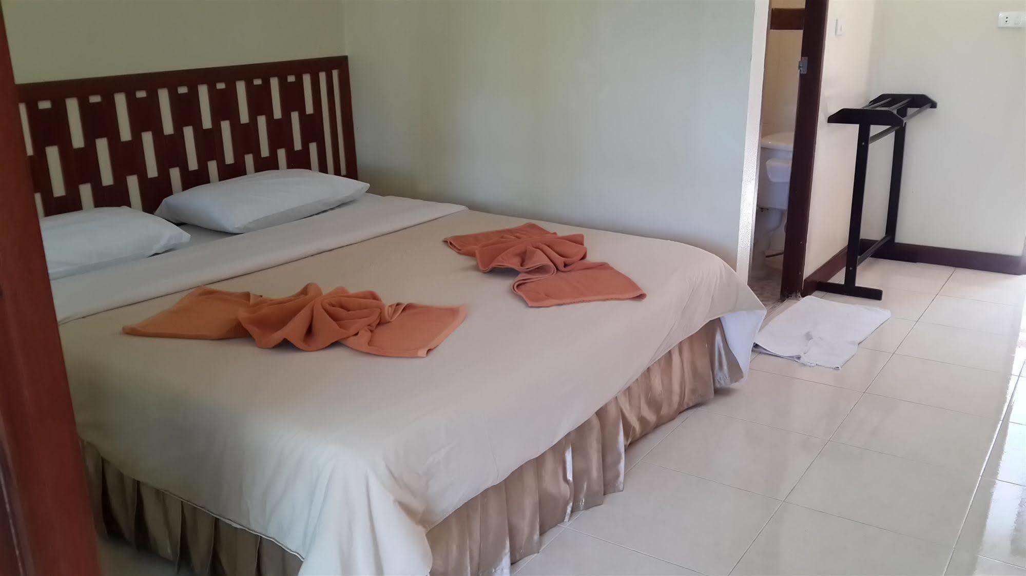 Rattana Guesthouse&Bungalow Pantai Chaweng Luaran gambar