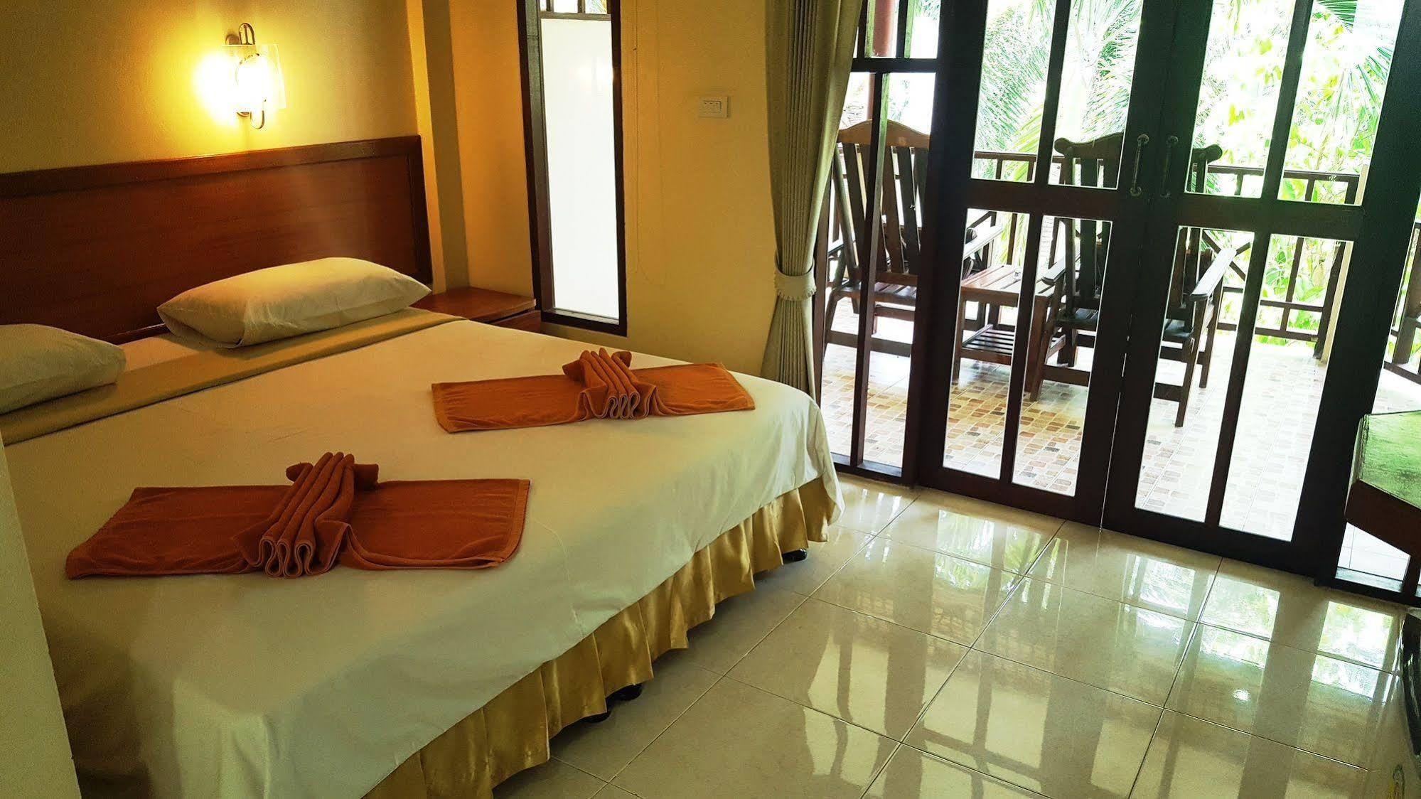 Rattana Guesthouse&Bungalow Pantai Chaweng Luaran gambar