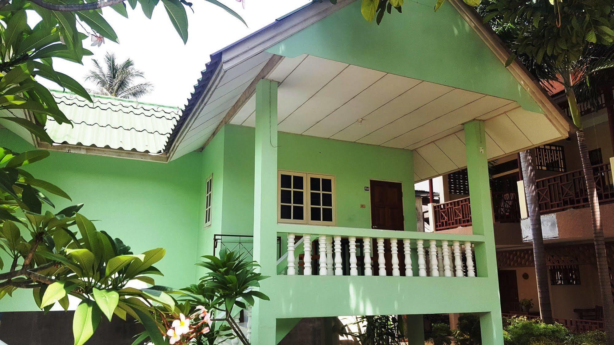 Rattana Guesthouse&Bungalow Pantai Chaweng Luaran gambar