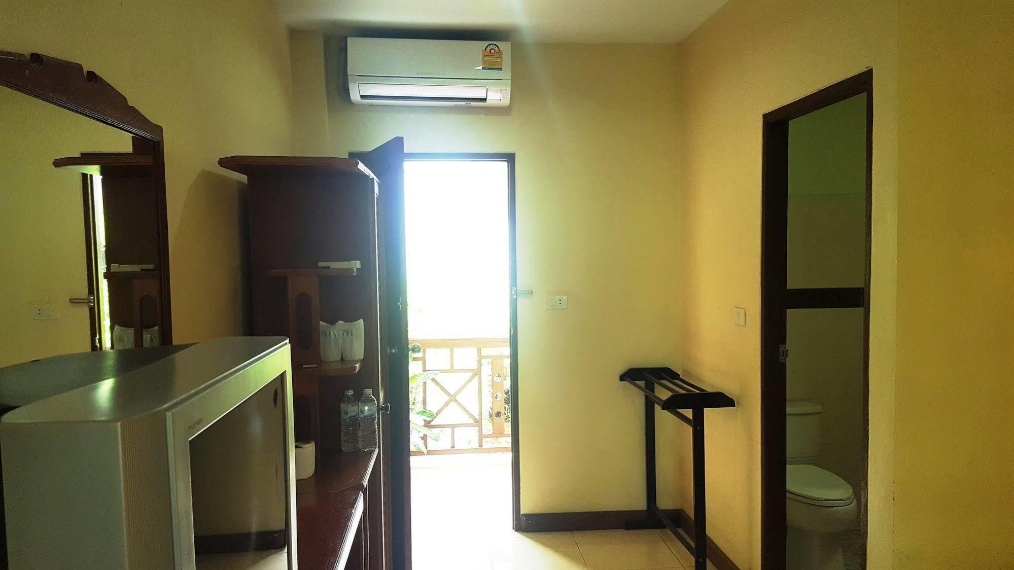 Rattana Guesthouse&Bungalow Pantai Chaweng Luaran gambar