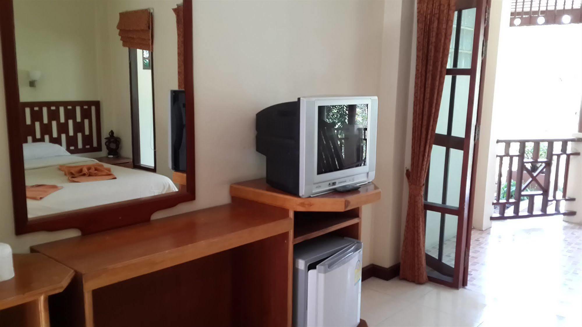 Rattana Guesthouse&Bungalow Pantai Chaweng Luaran gambar