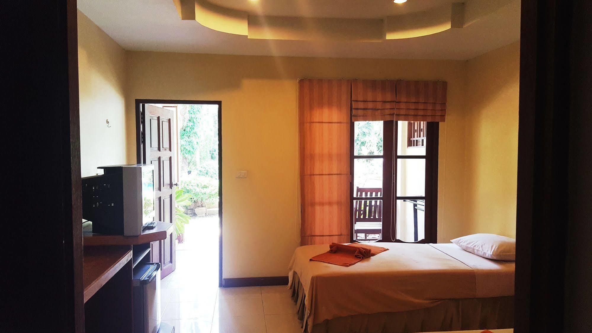 Rattana Guesthouse&Bungalow Pantai Chaweng Luaran gambar