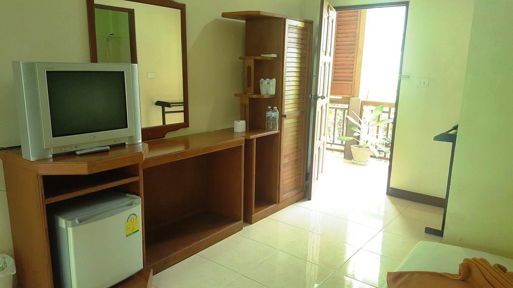Rattana Guesthouse&Bungalow Pantai Chaweng Luaran gambar